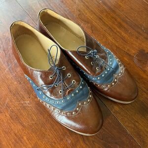 Julia Bo Handcrafted Leather Two Tone Studded Wing Tip Oxford Shoes. Women's‎ 10
